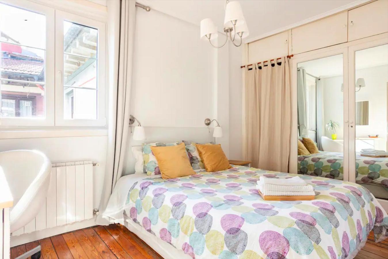 Plaza Nueva Habitaciones Bilbao Pokoj fotografie